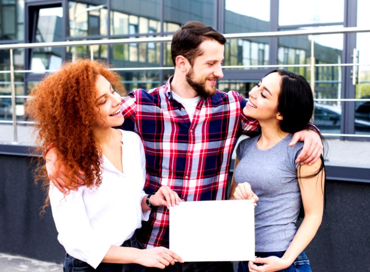 Proses kerja tim Marketrix dalam menganalisis data keuangan klien