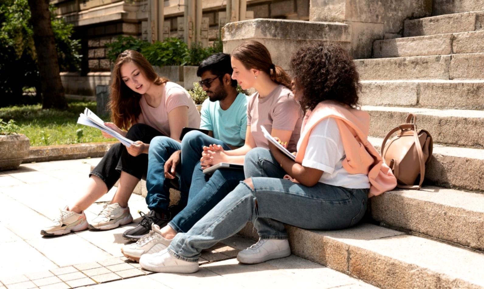 Tim Marketrix bekerja mengembangkan platform pemodelan keuangan